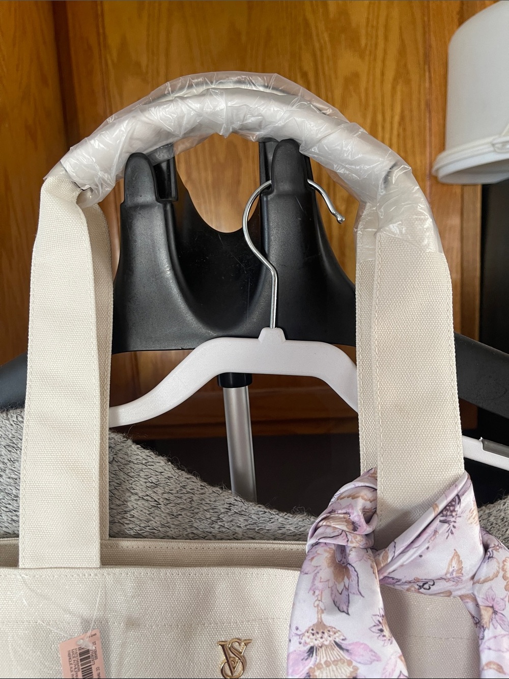 Victoria’s Secret Ivory Tote Bag with Gold Logo Pin Floral Purple Scarf - Picture 5 of 9